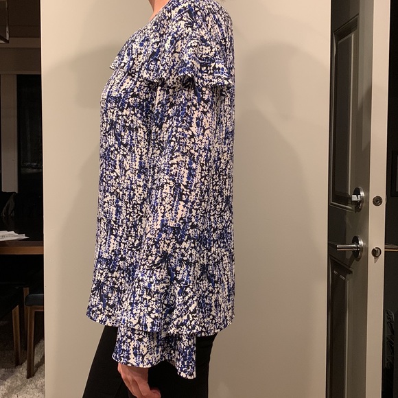 Banana Republic Flounce blouse. - Picture 8 of 8